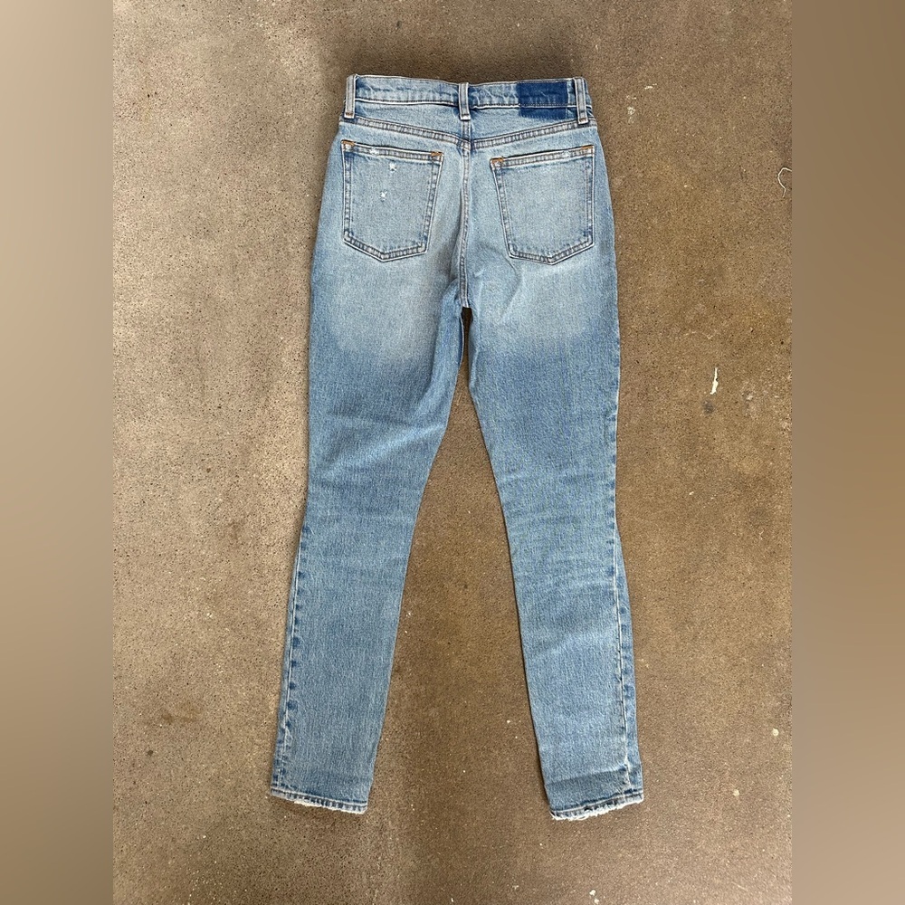 NWT Abercrombie & Fitch the Skinny High Rise Medium Wash Knee Rip Size 25|0L - Picture 2 of 5